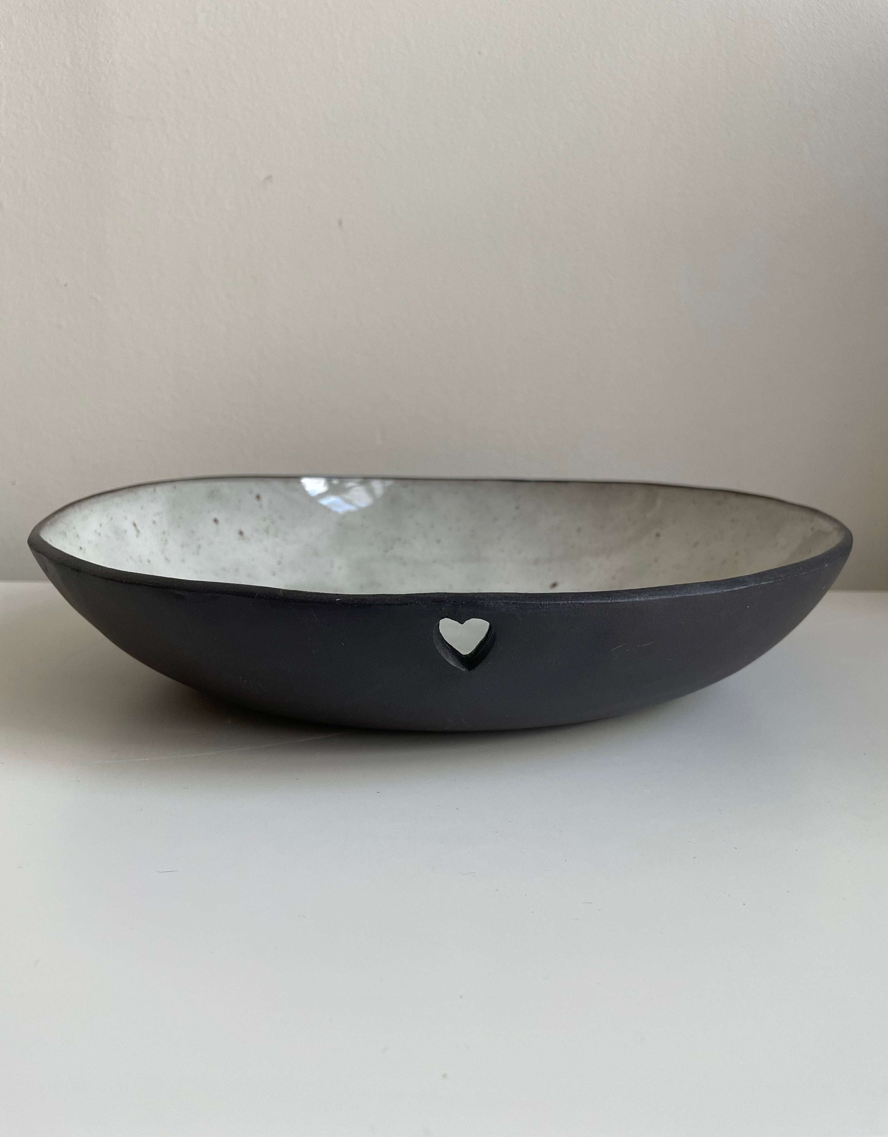 HeartBowl black clay